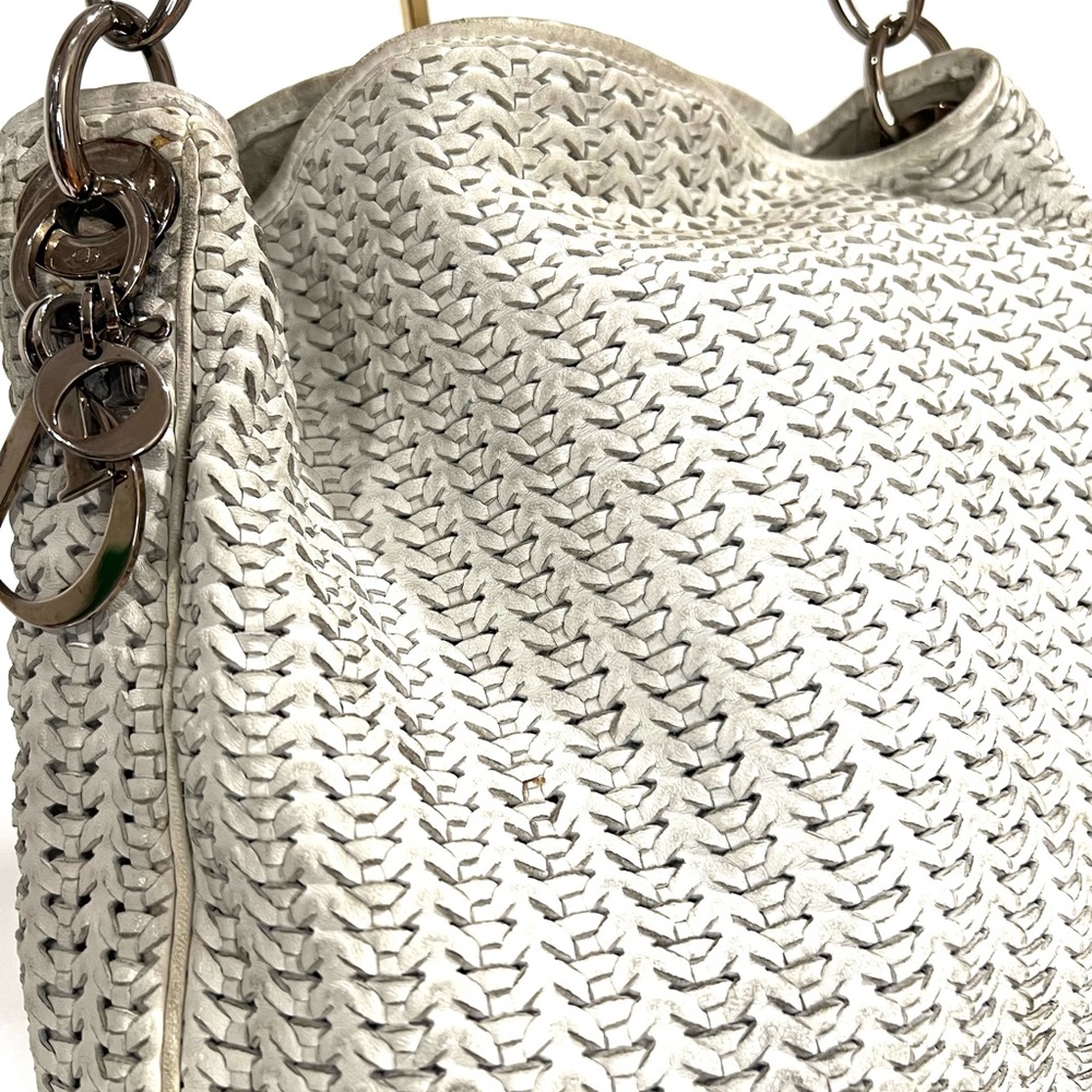 👜 Dior Avenue Bag - FIXER UPPER - Luxury Handbag Giveaway - Picture 3 of 15